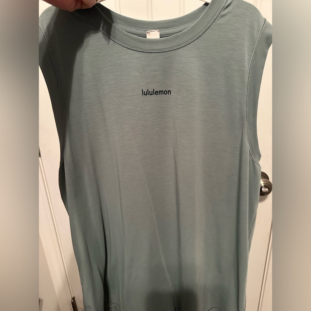Lululemon tank size 10